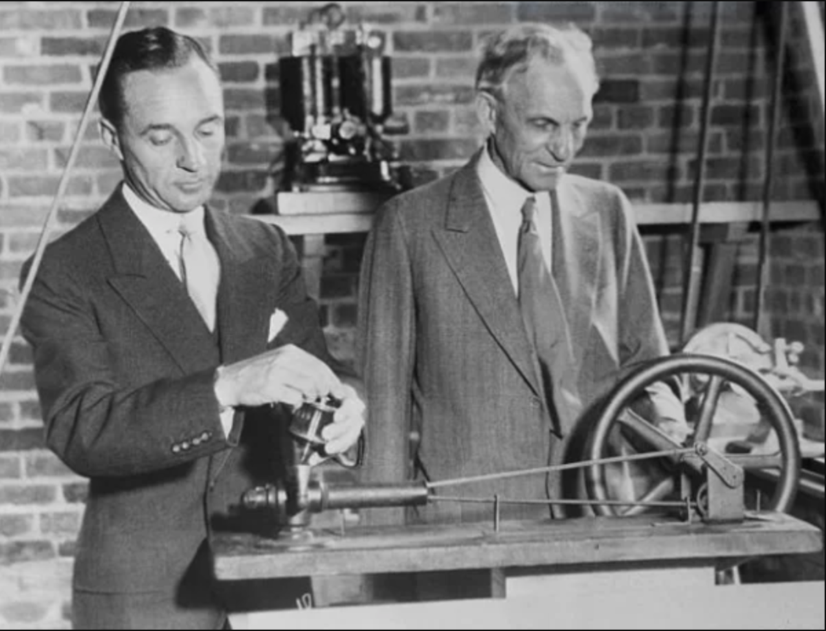 The article from Lagado Academy examines Ford's first internal combustion engine , built in 1893 and known as the "Kitchen Sink Engine."