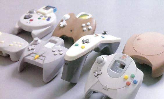 The article “Dusting off Dreamcast Linux” explores the adaptation of Linux for the Sega Dreamcast console