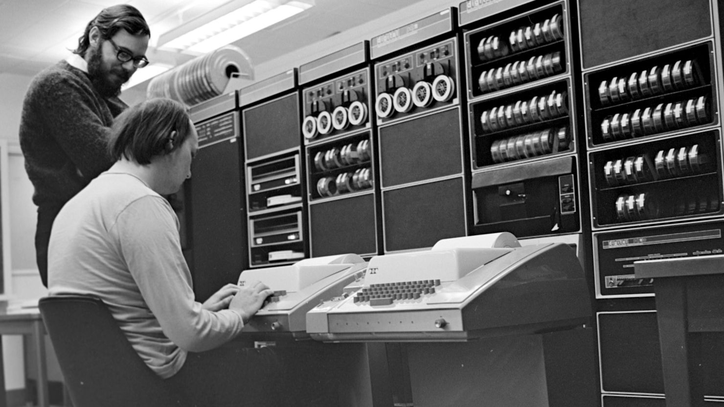 Bell Labs set the gold standard for combining industrial research with academic freedom, fostering world-changing innovations