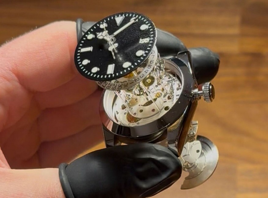 Fredrik Ellertsen embarked on an ambitious , hands-on project to create a real-world exploded view of a mechanical watch movement; a 3D printlike model you can hold, inspired by Bartosz Ciechanowski’s interactive visualisations.