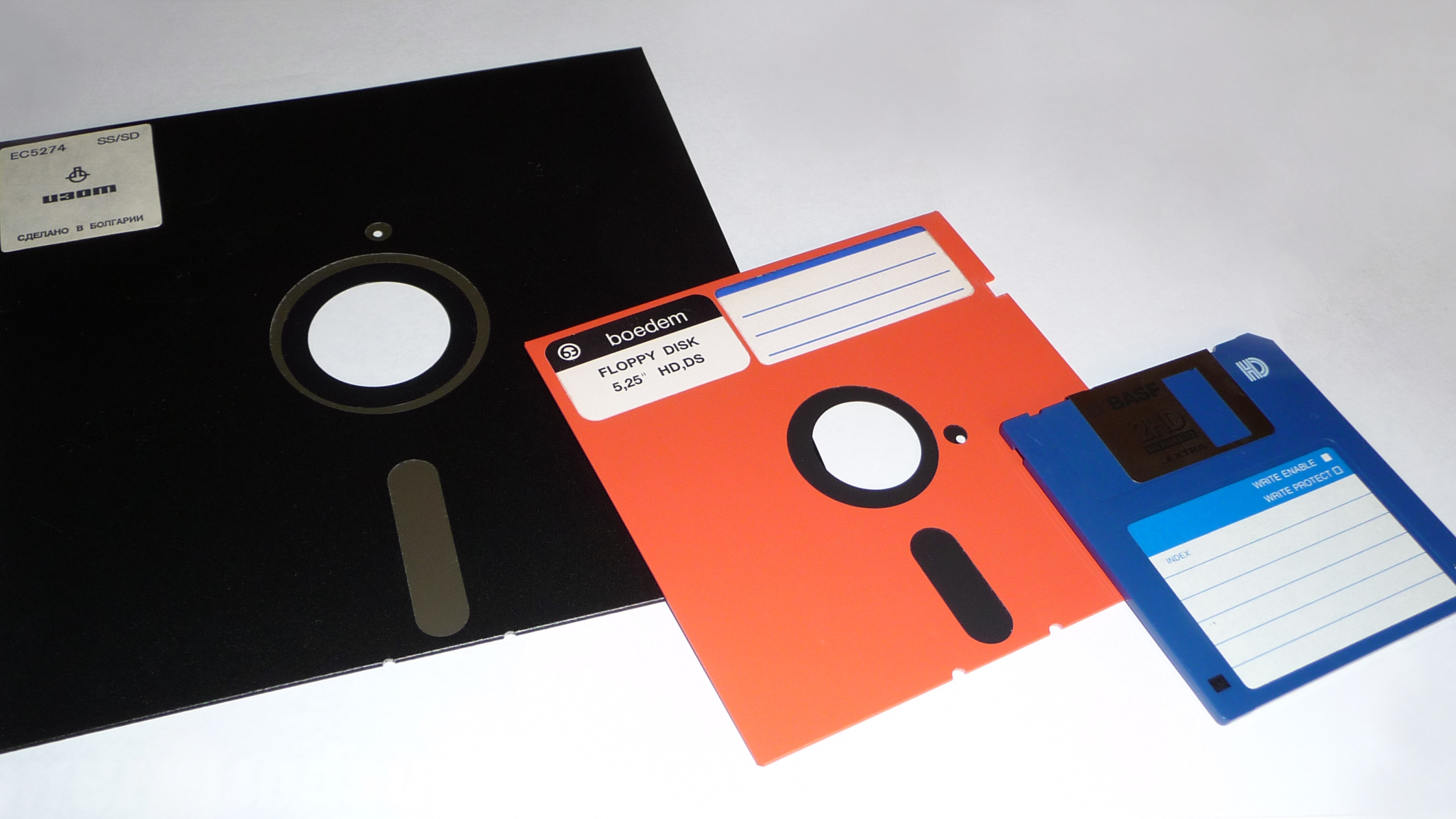 What a cool and structured reference on floppy disk media rather than a narrative article!